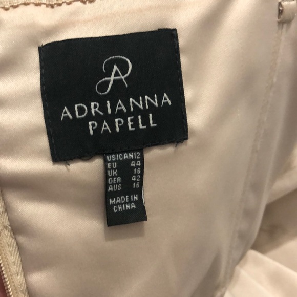 Stunning wedding or bridesmaid dress - Picture 2 of 5